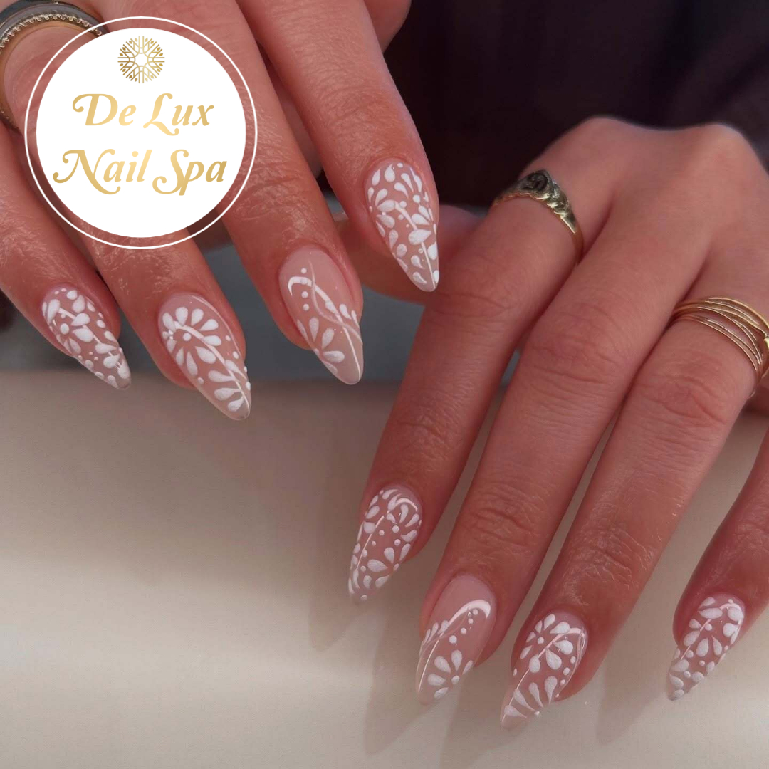 De Lux Nails Spa logo