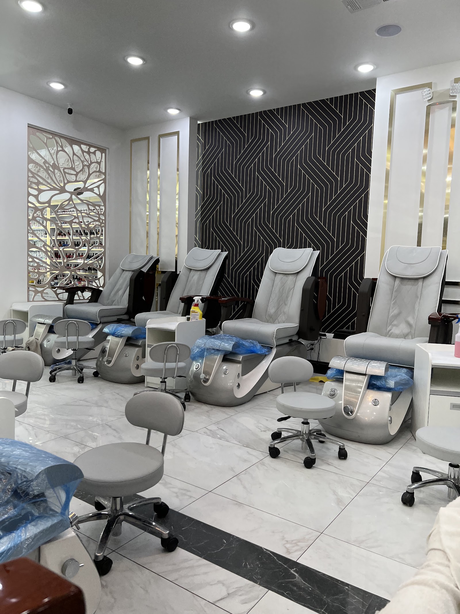 De Lux Nails Spa nail photo 2